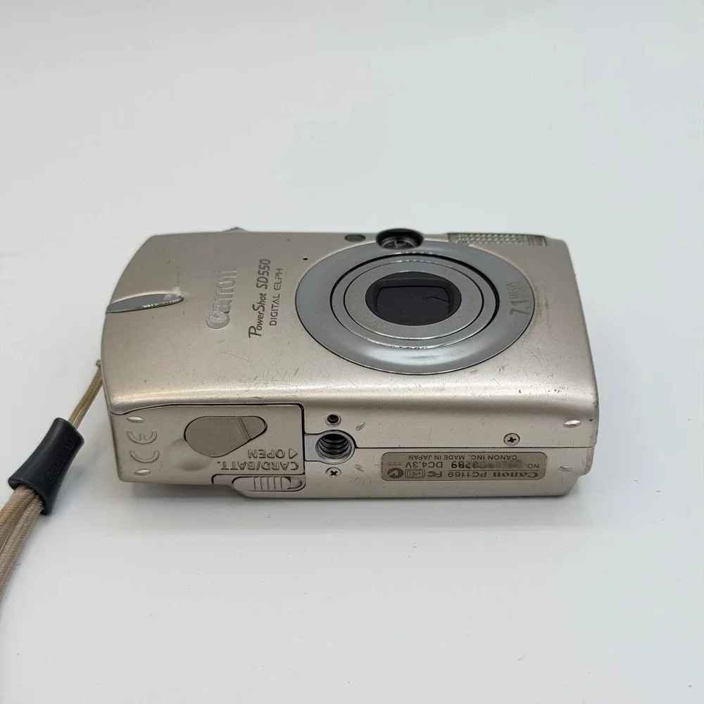 Canon PowerShot SD550 Digital ELPH 7.1MP Camera Silver Bundle W/ Case PC1169